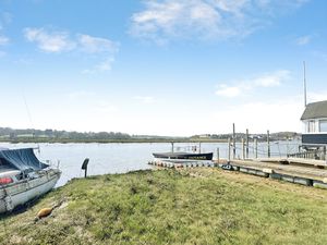 HIGH STREET- click for photo gallery